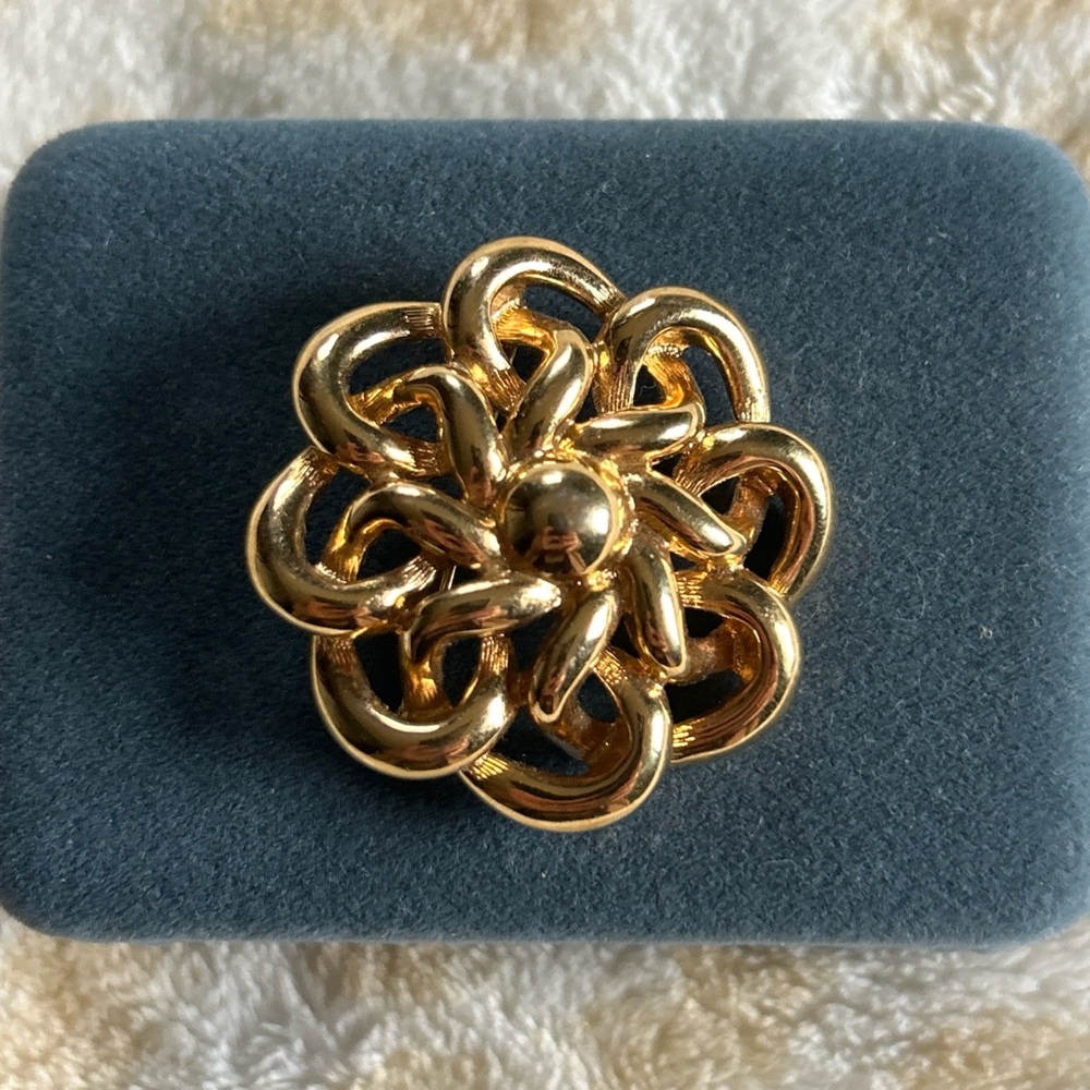 Vintage Monet Gold Intertwined Brooch
